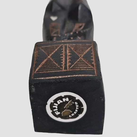 Fiji Lovers Handcarved Brown Wood Sculpture Statue Inlaid Mother Of Pearl Accent - Picture 9 of 9